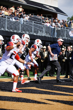 SU head coach Scott Shafer leads his players onto the field as Syracuse attempted to snap its four-game losing streak. 