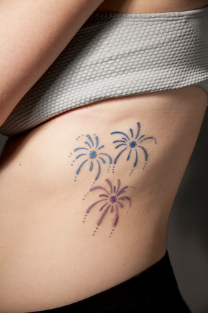 Alexandra Sloss has a tattoo of three fireworks on her ribcage. The artwork is inspired by her favorite quote, taken from Sylvia Plath’s “The Bell Jar.”                            