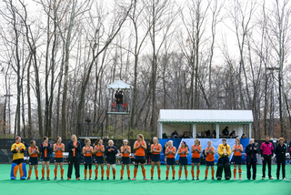 The Syracuse field hockey team stands together before its 1-0 loss to UConn in the national championship on Sunday.