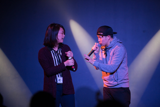 (From left) Alice Chen, a senior supply chain management and accounting major and one of the event's organizers, spent time onstage with Jin.