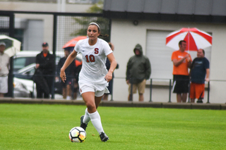 SU played all 23 members of the team, including backup goalie Lysianne Proulx, who entered after SU was up 3-0. 